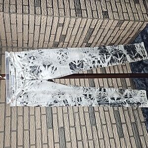 NWOT Rock and Republic Berlin Jeans Sz 4